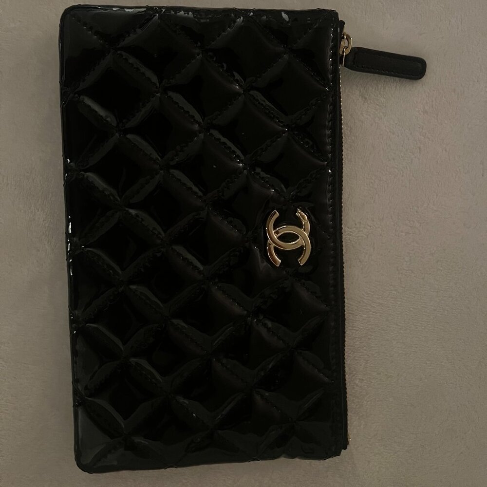 Chanel Zipped Pouch Shiny Calfskin Black - Picture 1 of 2